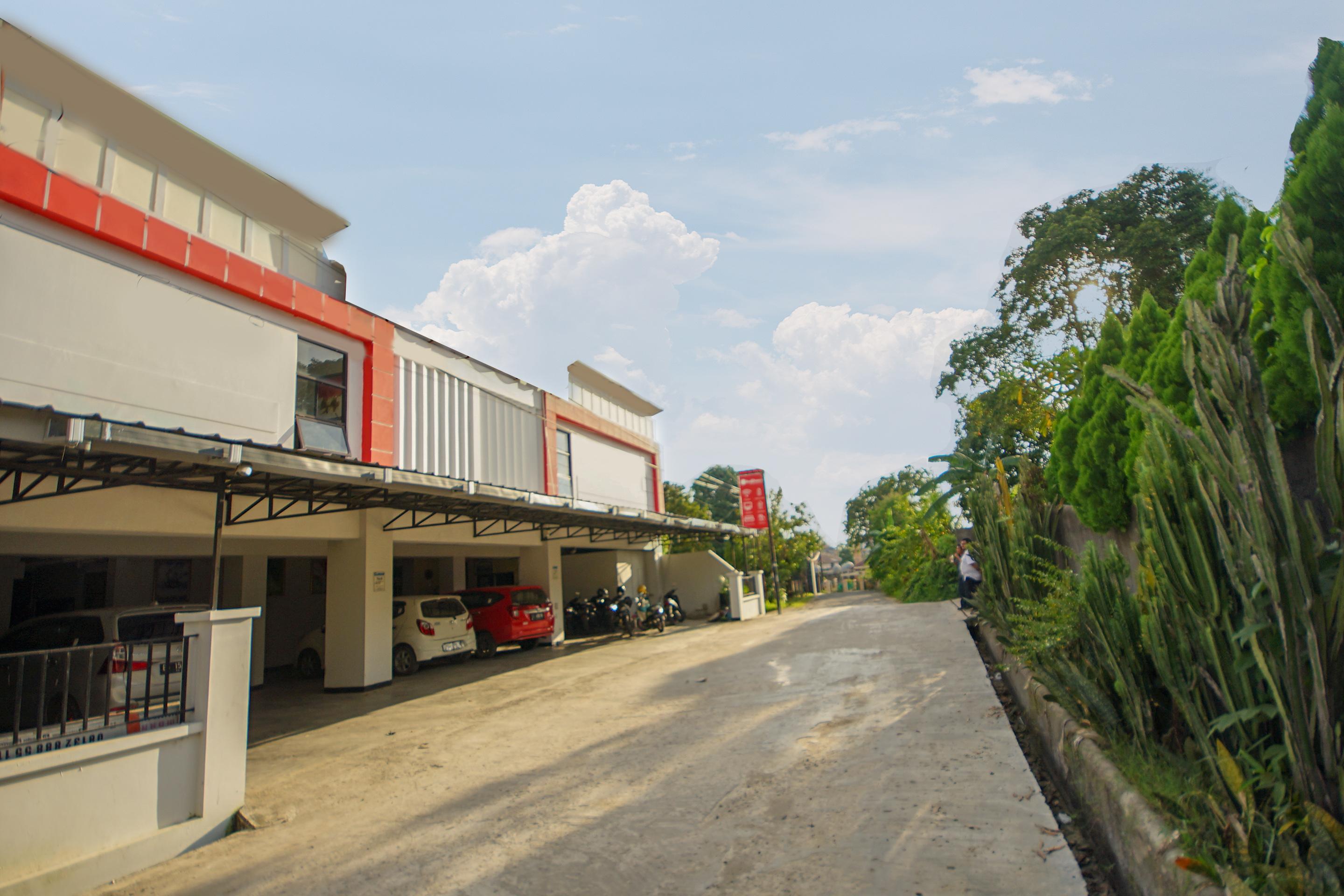 Super Oyo Maleo Residence Palembang Il Exterior photo