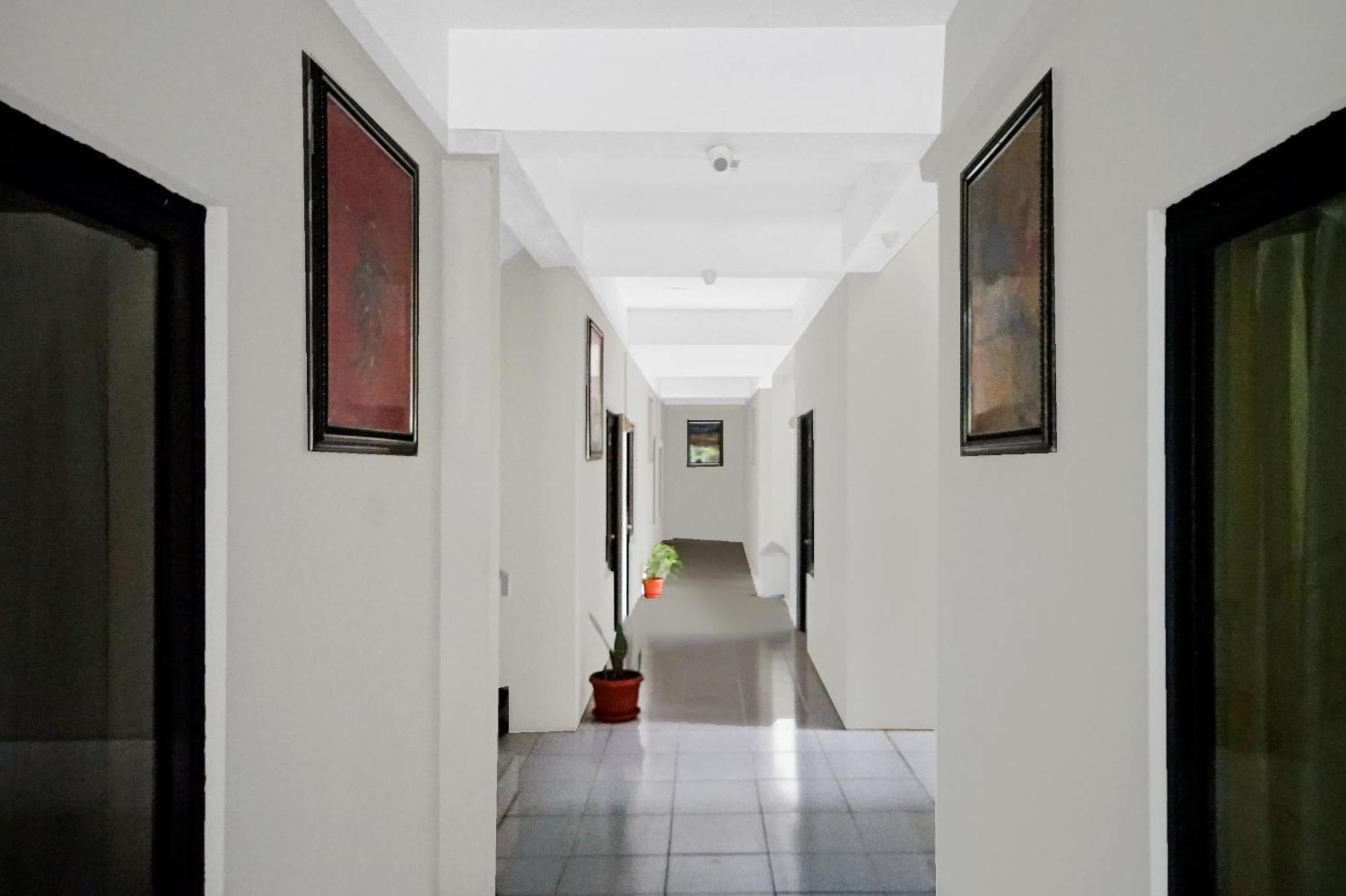 Super Oyo Maleo Residence Palembang Il Exterior photo